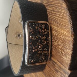 B2637 glitzy black geode spackle sparkle leather bracelet high end well made!